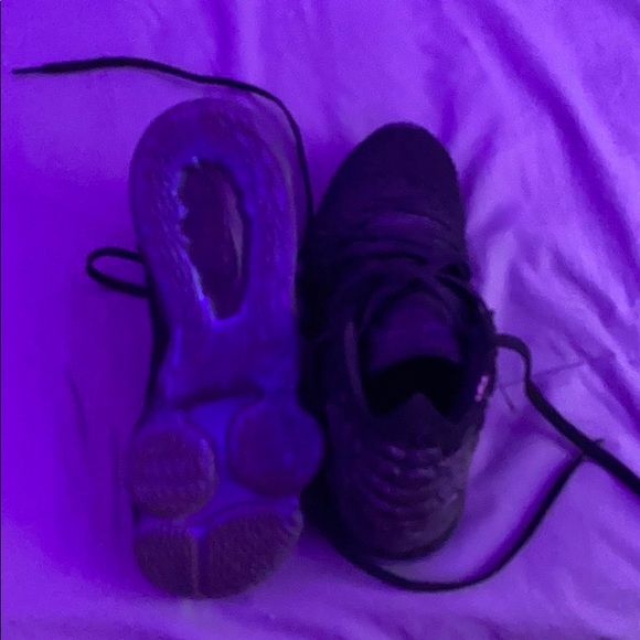 Lebron 17 Black and Chrome Colorway - Picture 2 of 2